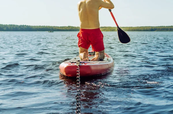 Anonym Man Stående Knä Och Paddling Stand Paddle Sup Ombord — Stockfoto