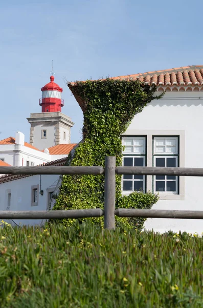 Sevimli küçük bir ev ve Cape Roca bir deniz feneri