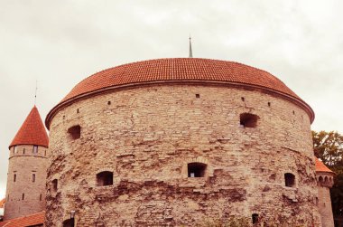 Tallinn 'deki kale. Güzel ortaçağ mimarisi.