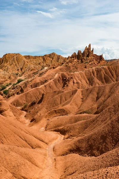 Renkli kaya oluşumları masal Kanyon Güney: Issyk-Kul kıyı Gölü, Kırgızistan