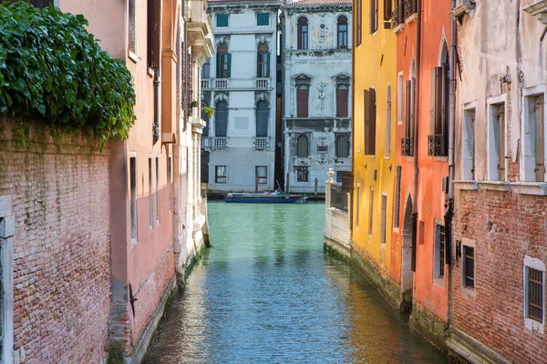 Row Houses Canal Middle Venice — Stock Photo, Image