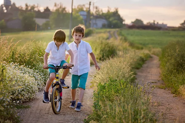 Sporty Children Boy Brothers Riding Bikes Rural Landscape Together Sunset — Stock Photo, Image