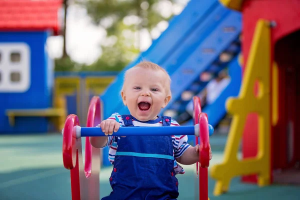 Adorable Petit Garçon Ans Amusant Sur Aire Jeux Enfant Jouant — Photo