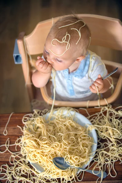 Petit Garçon Tout Petit Enfant Manger Des Spaghettis Pour Déjeuner — Photo