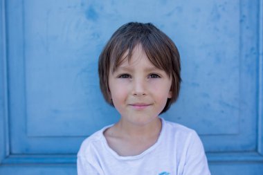 Sevimli okul öncesi çocuk, güzel insanlar, Brugge, Belçika'gezi ve seyahat