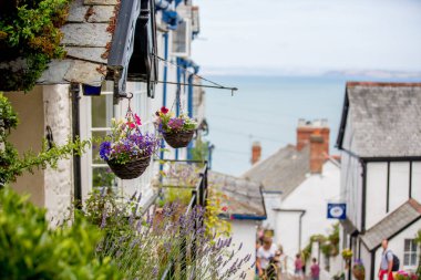 Clovelly, Devonshire, İngiltere'nin kalbinde güzel eski köy sokaklarında güzel görünümü
