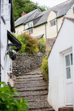 Clovelly, Devonshire, İngiltere'nin kalbinde güzel eski köy sokaklarında güzel görünümü
