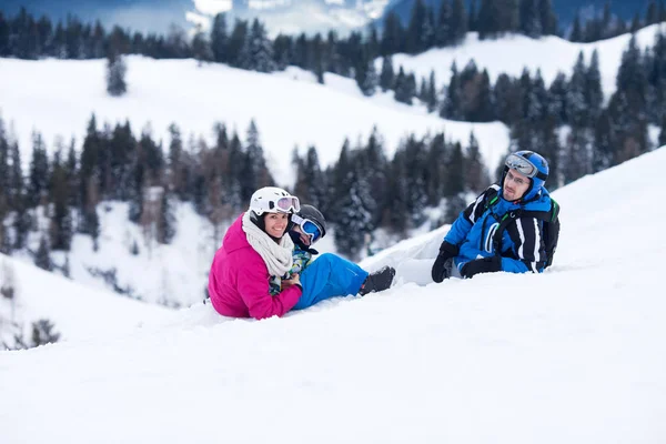 Jonge Gelukkig Gezin Met Een Kind Skiën Bergen Winter — Stockfoto