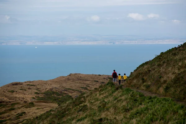 Pai Filhos Caminhadas Uma Bela Natureza North Devon Dia Ensolarado — Fotografia de Stock