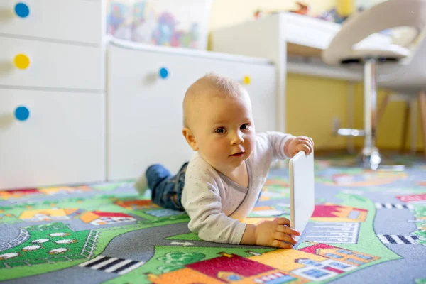 Portrait Mignon Petit Enfant Bas Âge Jouant Sur Tablette Bébé — Photo