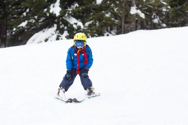 Young Preschool Child Skiing Snow Slope Ski Resort Austria Wintertime — Stock Photo, Image