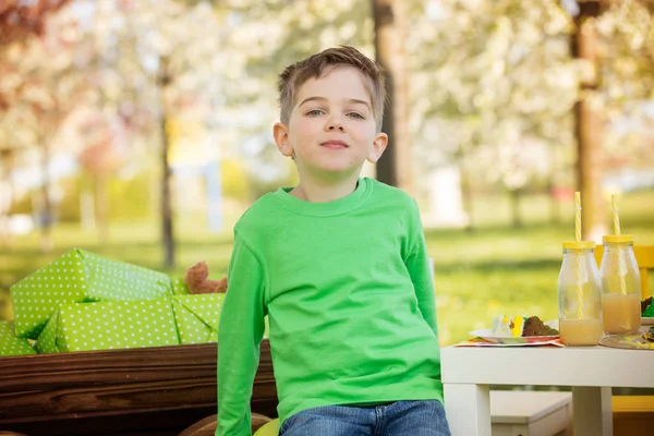 Felice Dolce Bambini Età Prescolare Amici Parenti Festeggiando Quinto Compleanno — Foto Stock