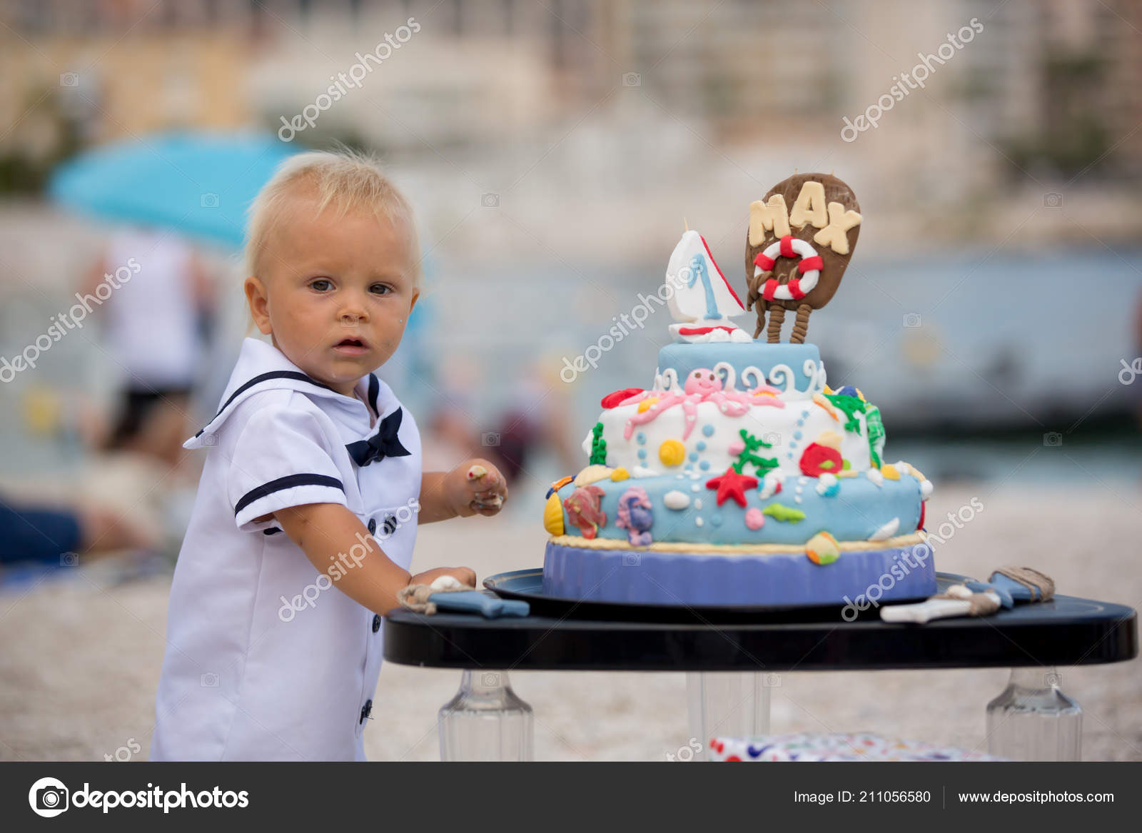 Bebe Garcon Doux Celebrant Sur Plage Premier Anniversaire Avec Gateau Image Libre De Droit Par T Tomsickova C Bebe Garcon Doux Celebrant Sur Plage Premier Anniversaire Avec Gateau Image Libre De Droit Par T Tomsickova C