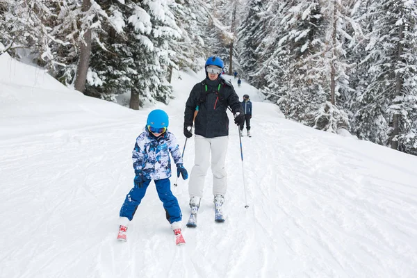Father Child Skiing Together Austrian Resort Winter Time — Stock Photo, Image