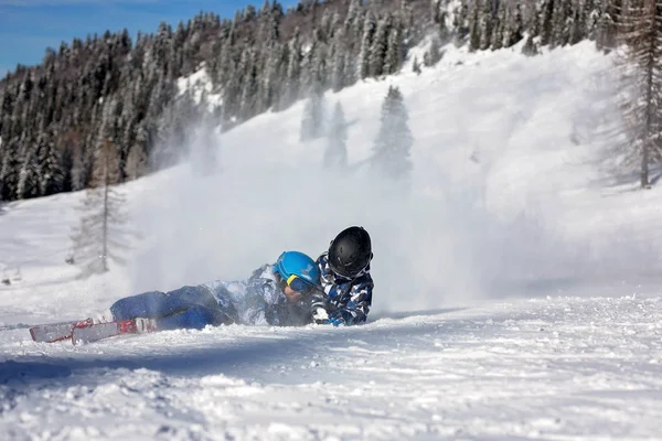 Enfants Âge Préscolaire Mignons Garçons Frères Ski Dans Station Hiver — Photo