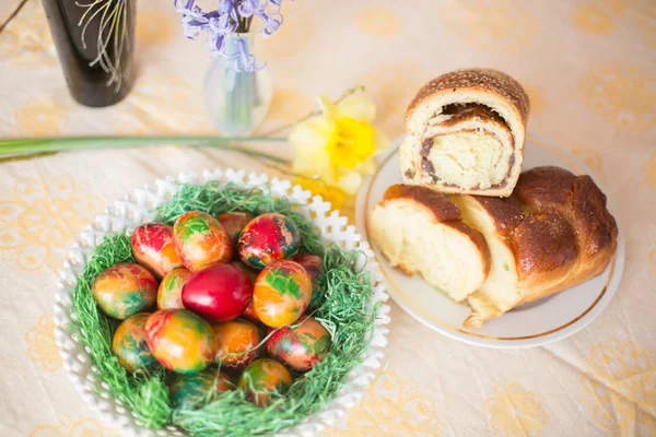 Easter Eggs Fresh Baked Sweet Bread Table — Stock Photo, Image