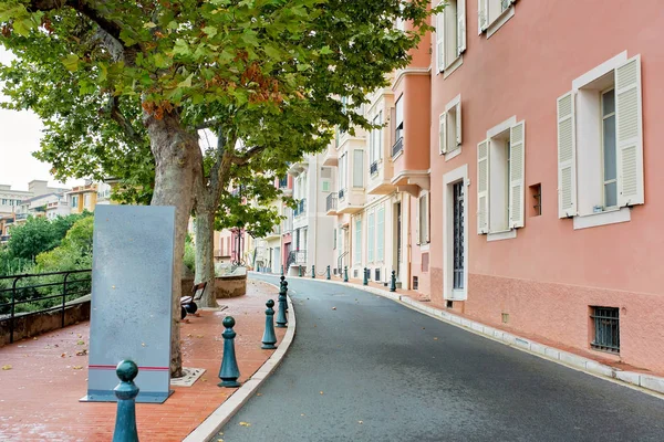 Rua Estreita Com Casas Monaco Ville Mônaco Dia Chuvoso Nublado — Fotografia de Stock