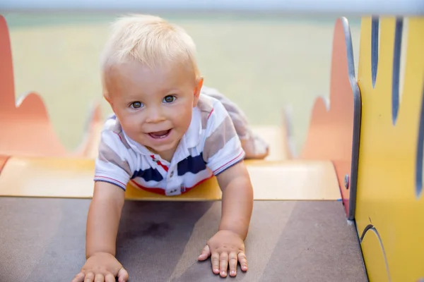 Menino Brincando Playground Pôr Sol Horário Verão — Fotografia de Stock