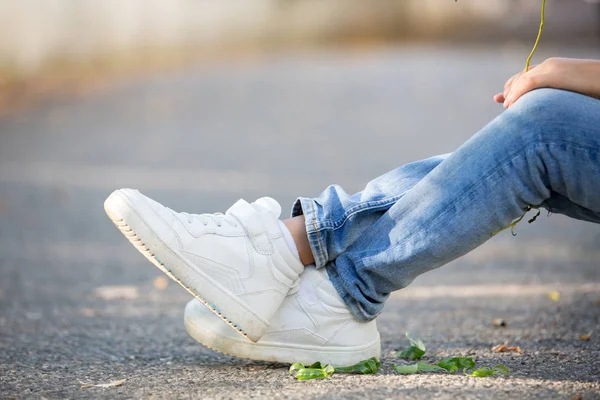 Sneakers Kids Feet Outdoors — Stock Photo, Image