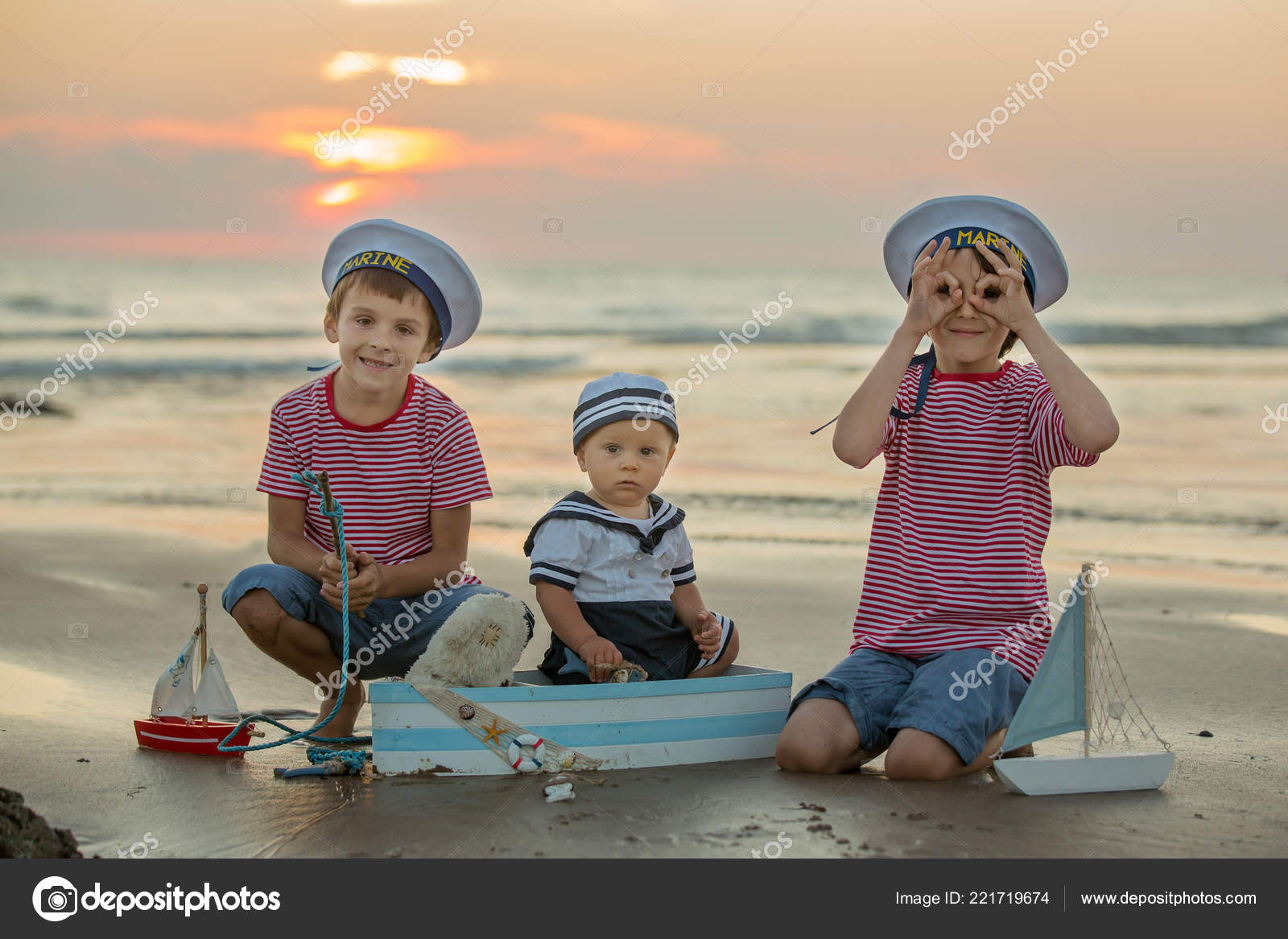 Fotos De Marinero Bebe De Stock Marinero Bebe Imagenes Libres De Derechos Depositphotos Fotos De Marinero Bebe De Stock Marinero Bebe Imagenes Libres De Derechos Depositphotos