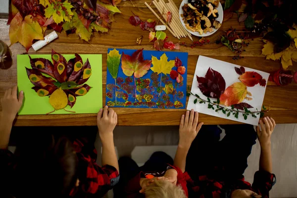 Children Applying Leaves Using Glue Scissors Paint While Doing Arts — Stock Photo, Image