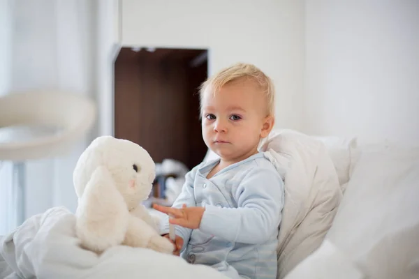 Little Toddler Boy Pajama Running Nose Fever Lying Bed Mom — Stock Photo, Image
