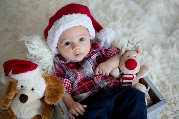 Kerst Portret Van Schattige Kleine Pasgeboren Baby Jongen Gekleed Kerst — Stockfoto