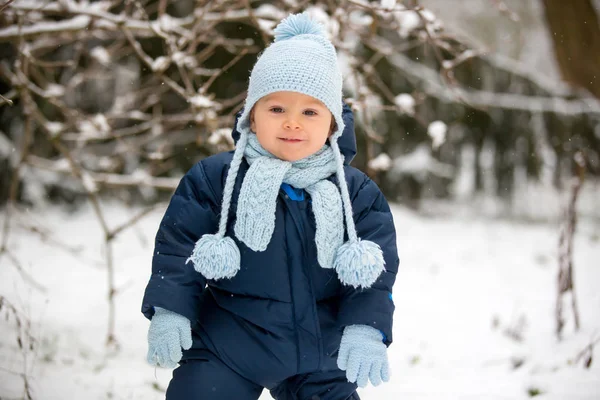Cute Little Toddler Boy Playing Outdoors Snow Winter Day Snowing — Stock Photo, Image