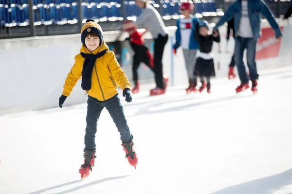 Happy Boy Hat Jacket Skating Day Having Fun Outdoors Winter — Stock Photo, Image