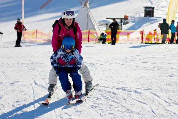 Young Mother Teaching Her Preschool Child Ski Sunny Winter Day — Stock Photo, Image