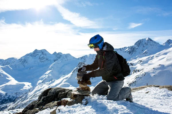 Personas Felices Niños Adultos Esquiando Día Soleado Las Montañas Del —  Fotos de Stock