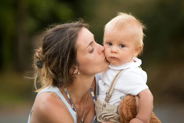 Mom Baby Boy Outdoor Mother Hug Little Son Love Woman — Stock Photo, Image