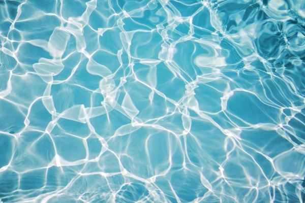 Hotel swimming pool with sunny reflections — Stock Photo, Image