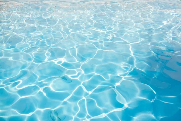 Hotel swimming pool with sunny reflections — Stock Photo, Image