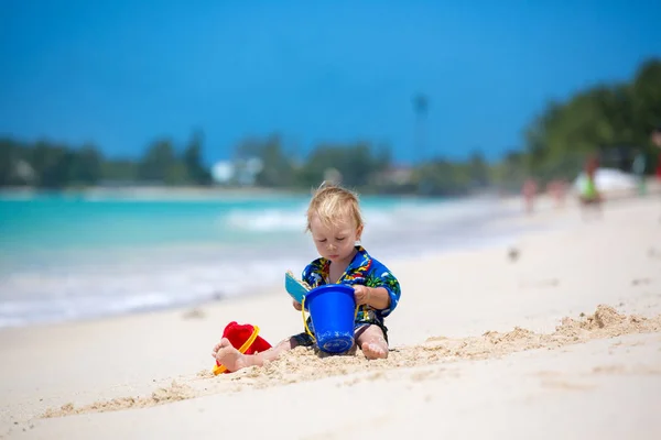 Felice bella famiglia di moda, mamma e bambini, vestiti in haw — Foto Stock