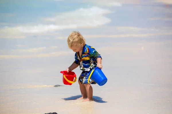 Gelukkig mooie mode familie, moeder en kinderen, gekleed in Haw — Stockfoto