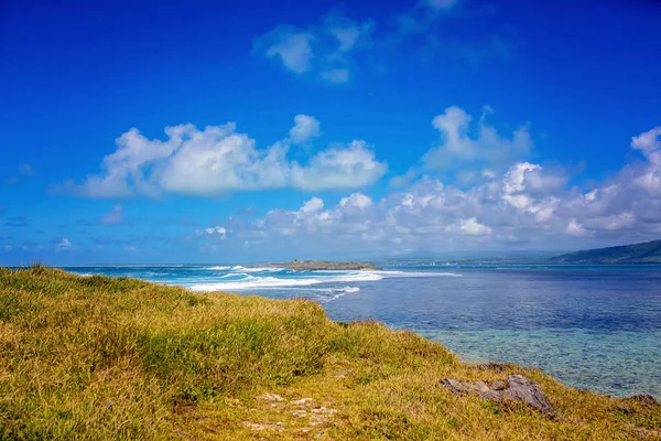 Hermoso increíble fondo de la naturaleza. Mar de sol azul tropical. Luxu. — Foto de Stock