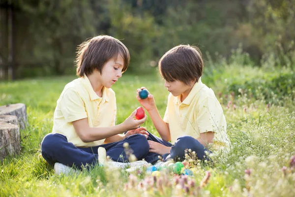 Sweet children, boy brothers with bunny ears, egg hunting for Ea — Stock Photo, Image