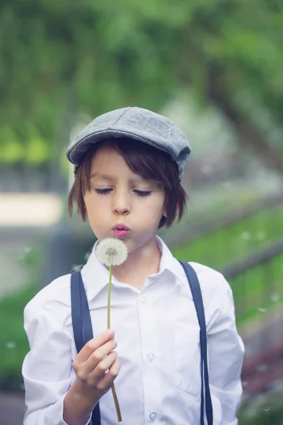 Children in retro clothing, wearing hats, suspenders and white s — Stock Photo, Image