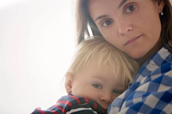 Young mother and her cute little son, hugging at home — Stock Photo, Image