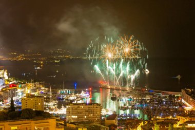 Monako Prensliği'nde havai fişek panoramik güzel görünümü