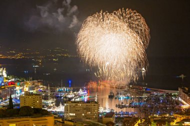 Monako Prensliği'nde havai fişek panoramik güzel görünümü