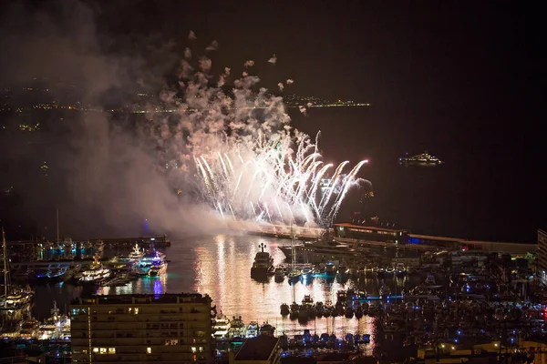 Vista panorámica de los fuegos artificiales del Principado de Mónaco — Foto de Stock