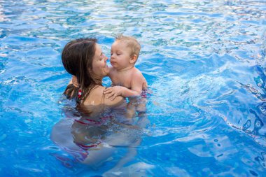 Sevimli mutlu küçük çocuk, Toddler çocuk, eğlenmek rahatlatıcı bir