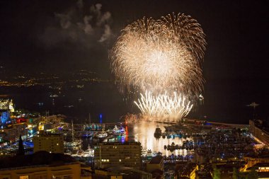 Monako Prensliği'nde havai fişek panoramik güzel görünümü
