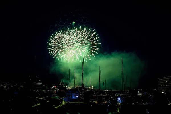 Panoramiczny piękny widok fajerwerków na Księstwo Monako — Zdjęcie stockowe