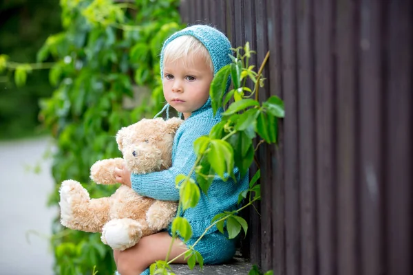 Beautiful portrait of toddler boy with handmade knitted outfit a — Stock Photo, Image