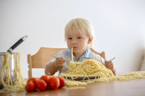 Little baby boy, toddler child, eating spaghetti for lunch and m — Stock Photo, Image