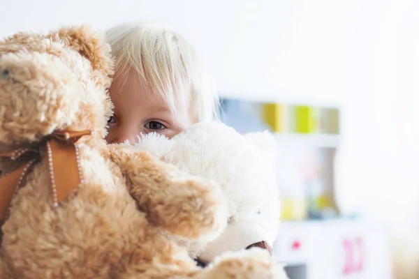 Sweet toddler boy, playing with teddy bears , holding them, hidi — Stock Photo, Image