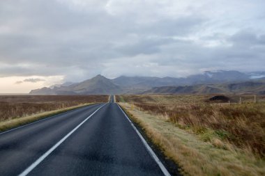 İzlanda yolunun manzarası ve beatuiful areal vie
